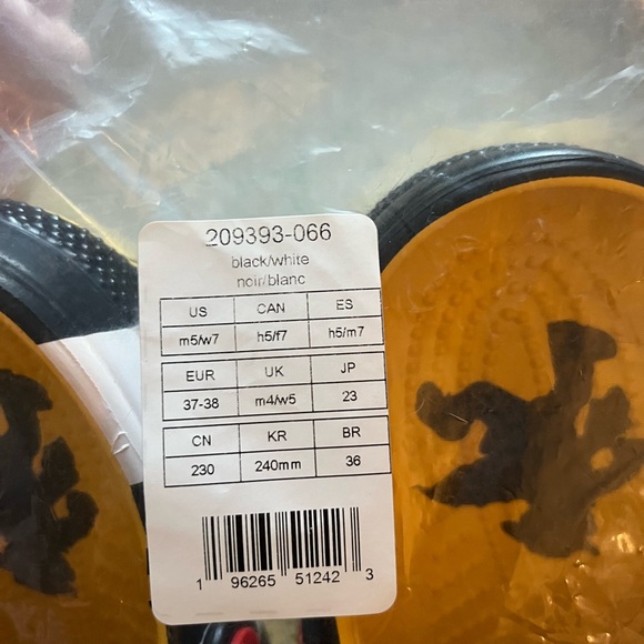 NWT CROCS - McDonalds x Crocs - The Hamburgler!! - Picture 8 of 8